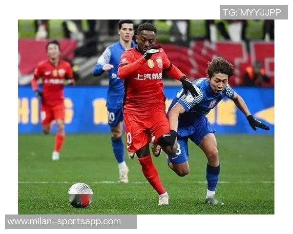 上海海港全力备战新赛季加布里埃尔回归训练场积极恢复状态