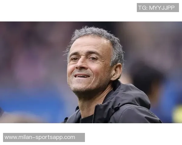 恩里克执教巴黎迎来百场胜利俱乐部官方海报热烈祝贺