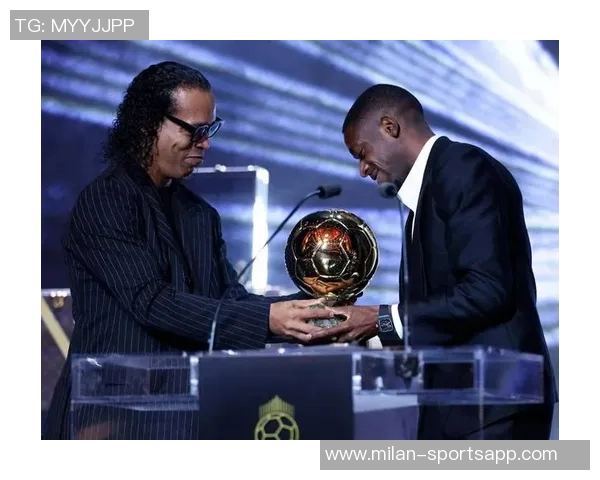 登贝莱荣归故里携金球奖与家乡人民共享荣耀时刻